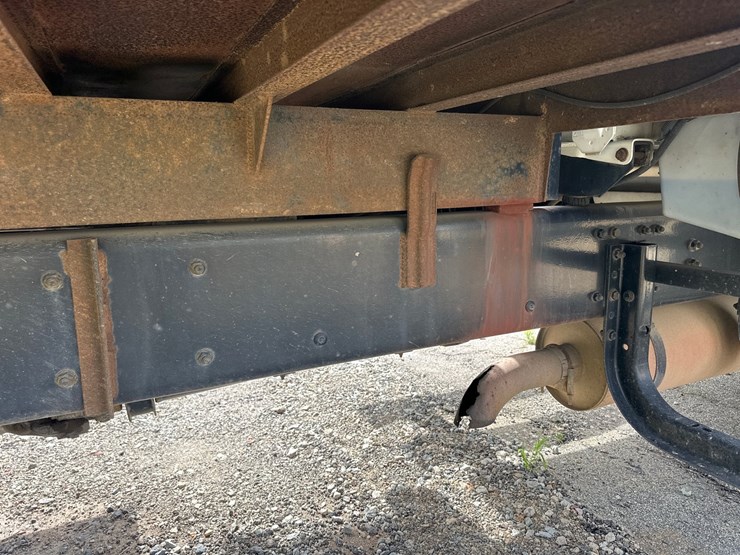2003-freightliner-fl80-image-9
