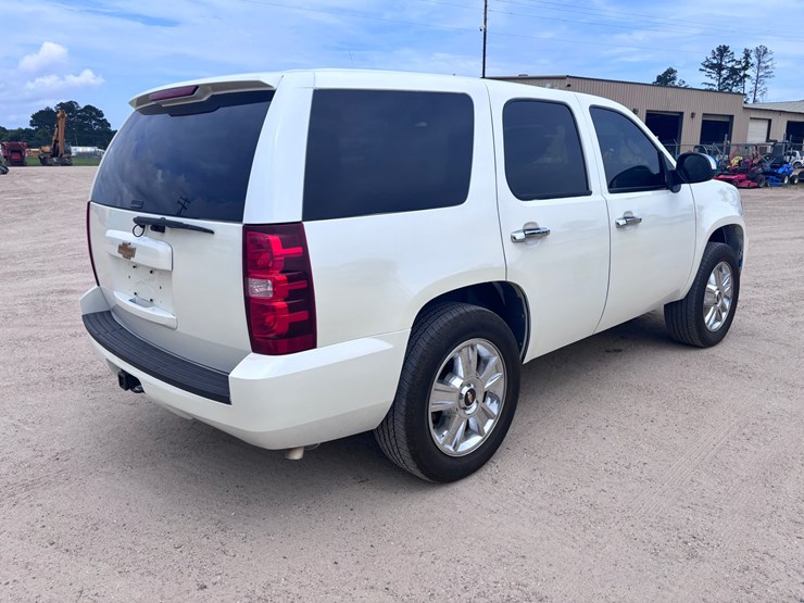 2014-chevrolet-tahoe-image-3