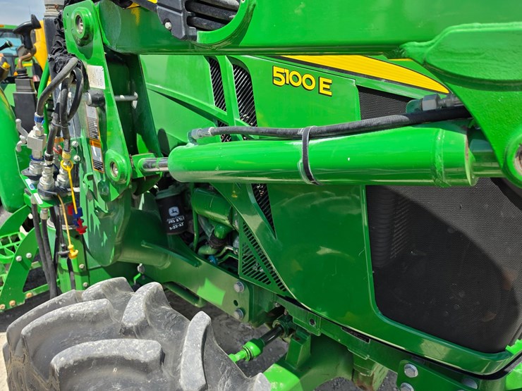 2022-john-deere-5100e-image-8