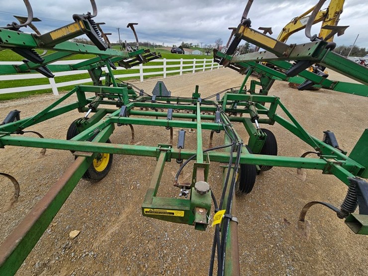 john-deere-16-image-14