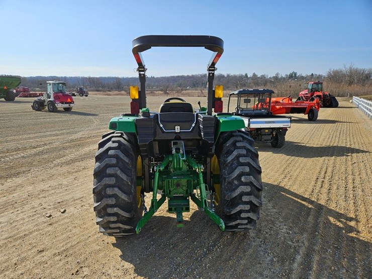 john-deere-4052m-image-4