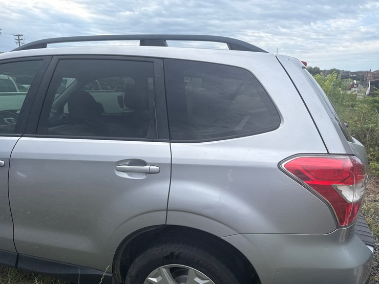 2016-subaru-forester-image-19
