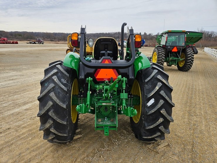 2024-john-deere-5067e-image-4