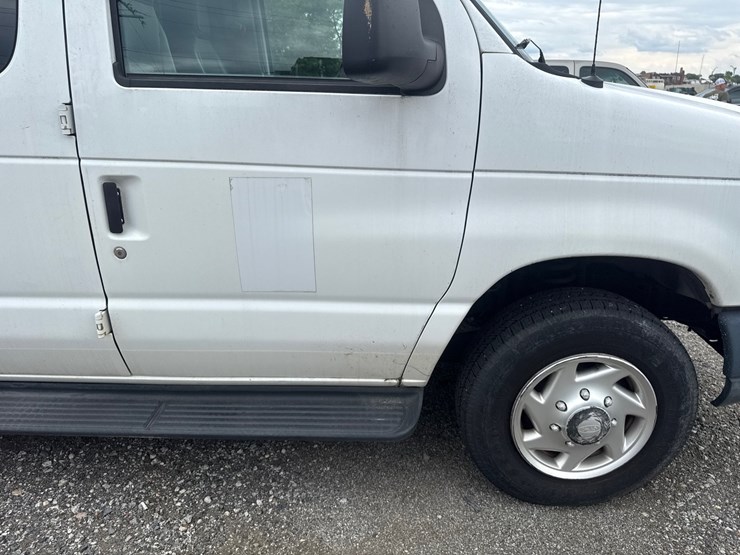 #24-•-2012-ford-van-image-23