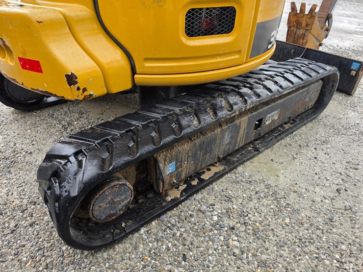 2020-deere-35g-image-16