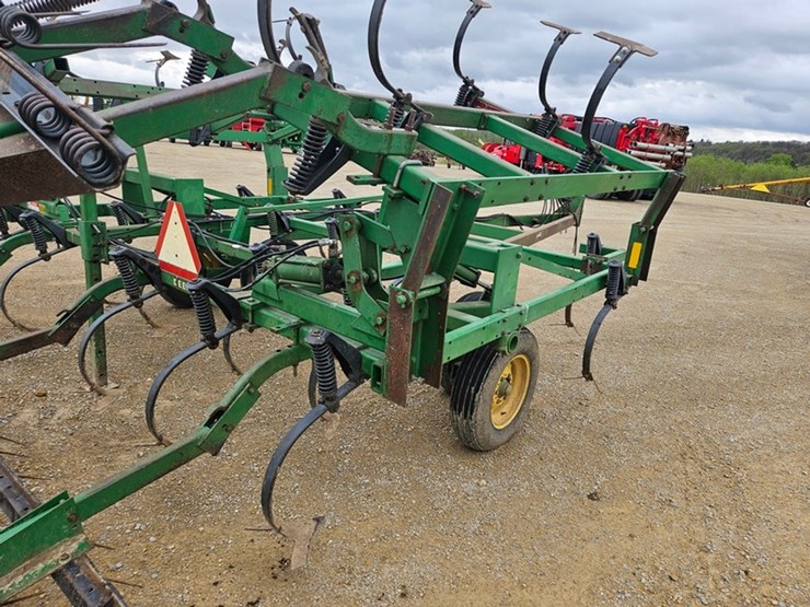 john-deere-16-image-24