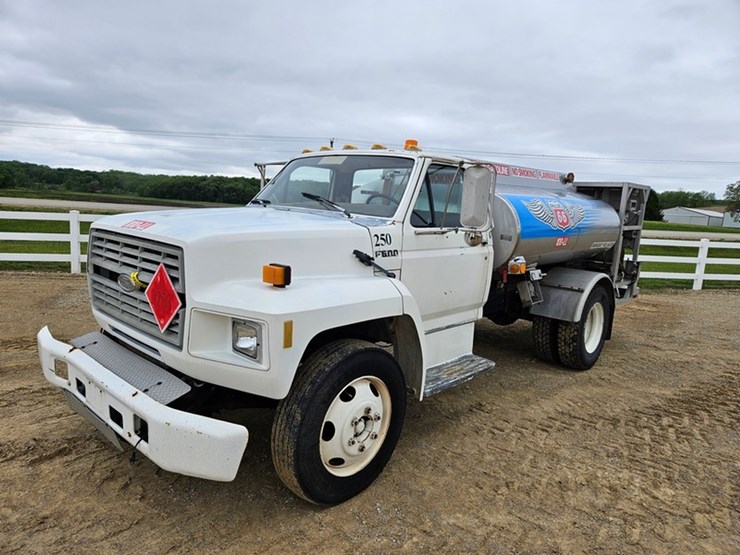 1992-ford-f600-image-1