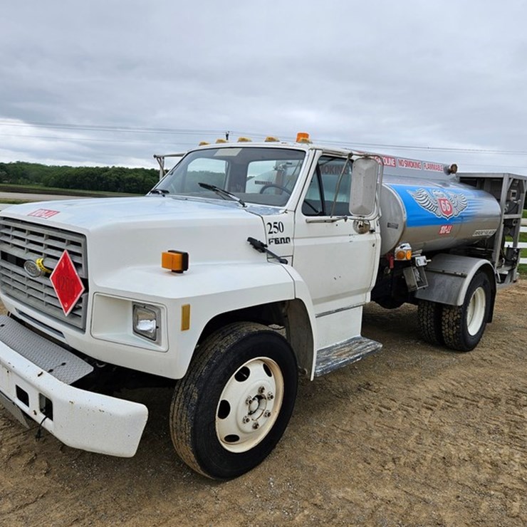 1992 FORD F600