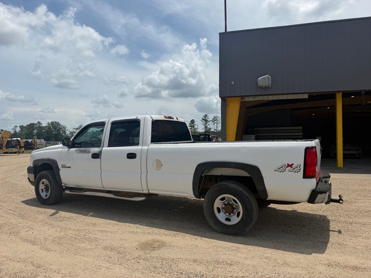 2006-chevrolet-silverado-2500-image-3