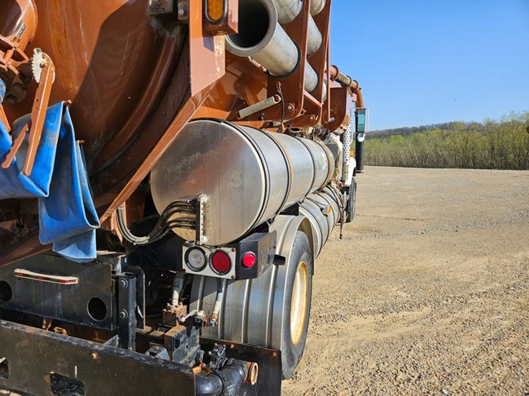 2001-vactor-2100-image-37