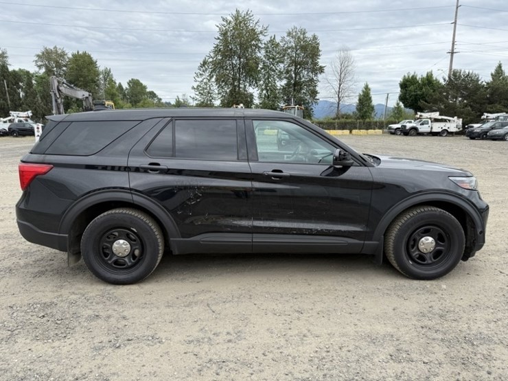 2020-ford-explorer-image-3