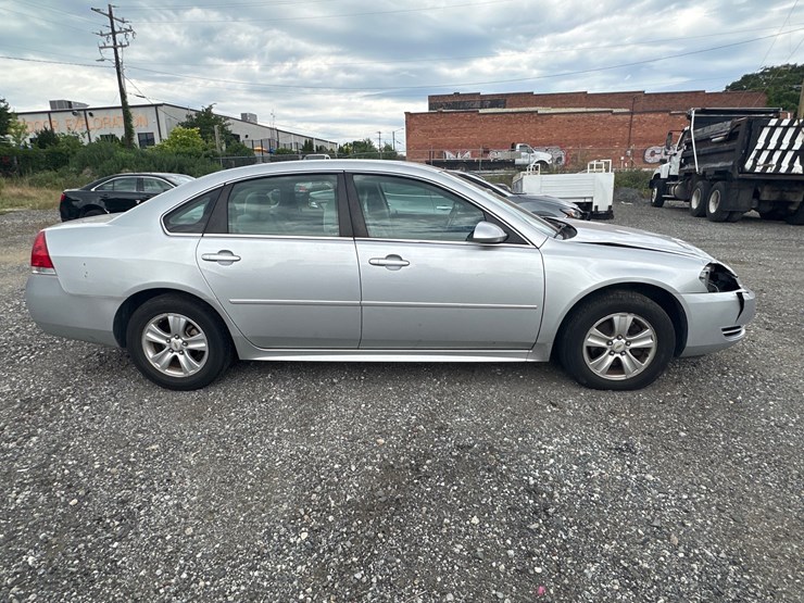 #32-•-2014-chevy-impala-image-6