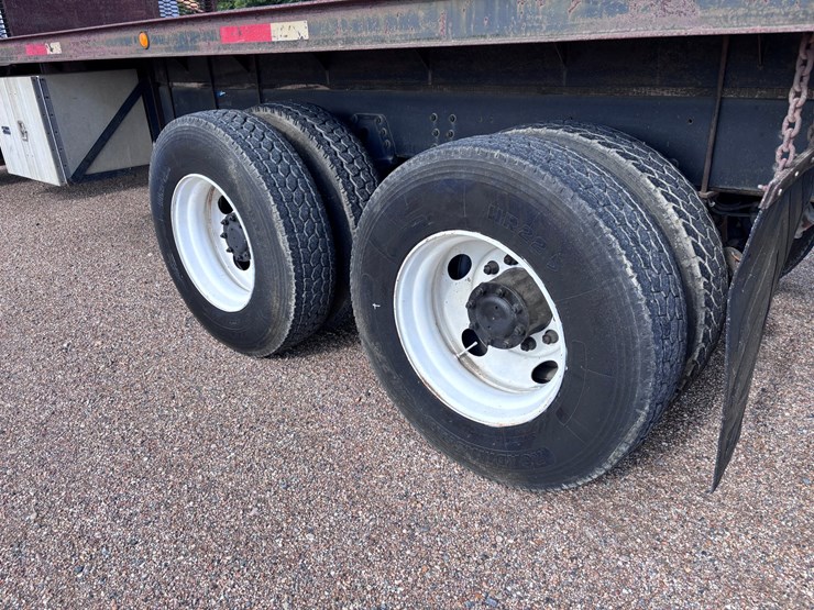 #131-•-2000-chevy-c7500-flatbed-truck-image-5