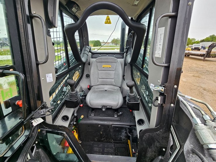 new-holland-l320-image-15