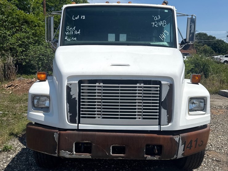 2003-freightliner-fl80-image-61