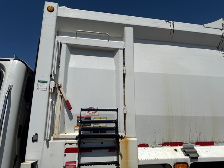 #9-•-2016-freightliner-heil-rear-load-garbage-truck-image-31
