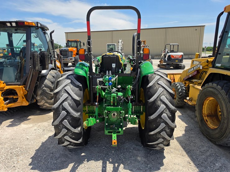 2022-john-deere-5100e-image-11
