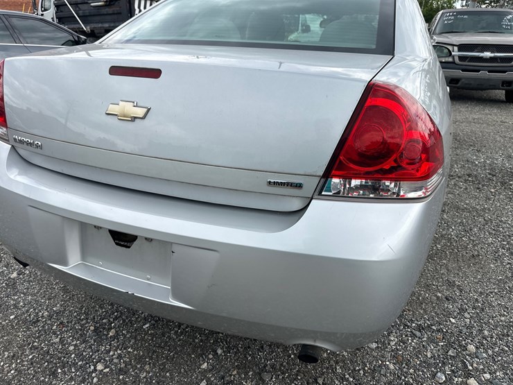 #32-•-2014-chevy-impala-image-18
