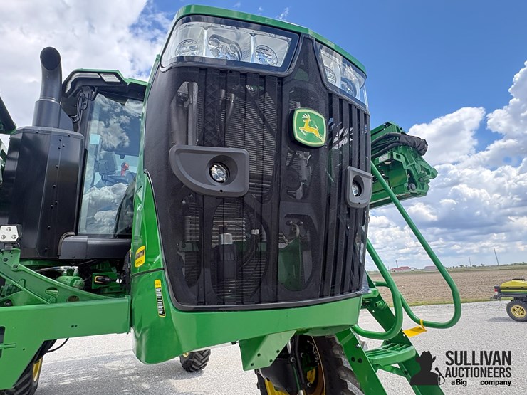 2024-john-deere-412r-image-15
