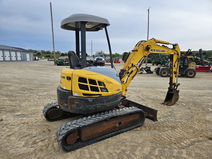 new-holland-e35sr-image-5