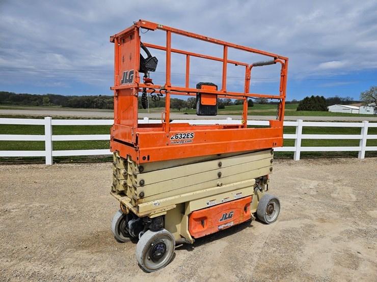 2015-jlg-2632es-image-1