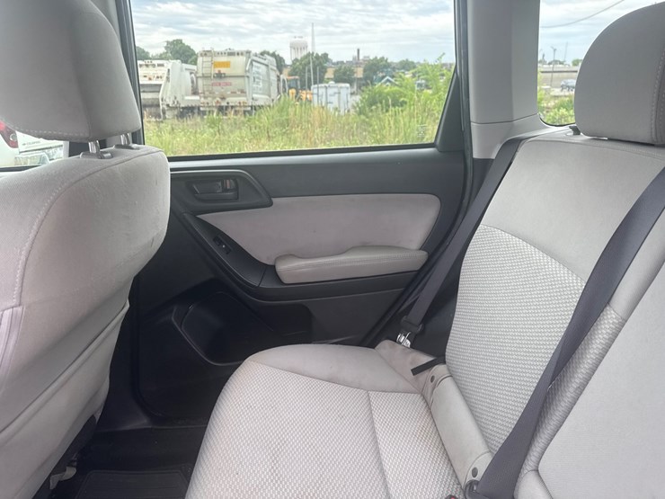 2016-subaru-forester-image-37
