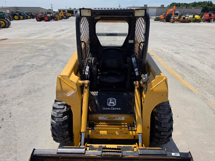 2007-deere-320d-image-4