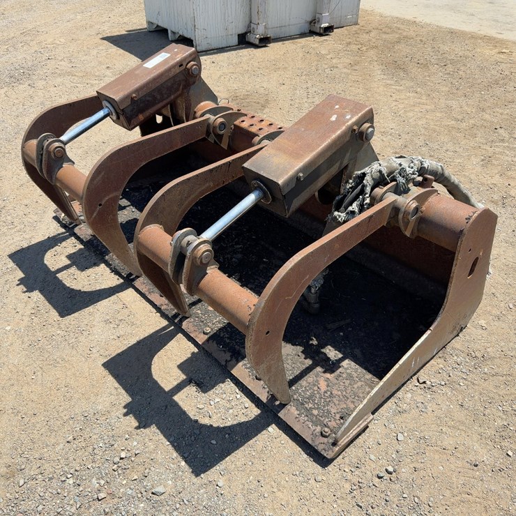 BOBCAT 68” BUCKET GRAPPLE