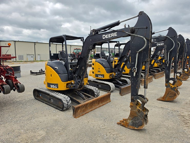 2020-deere-35g-image-24