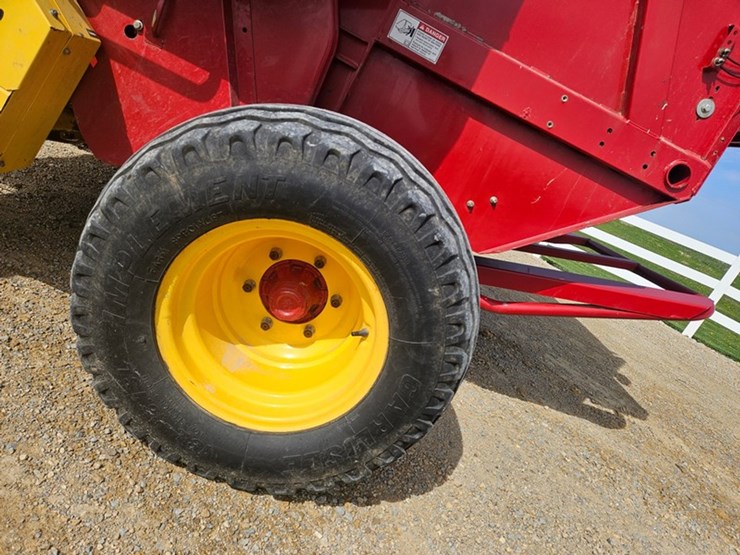 new-holland-br7090-image-37