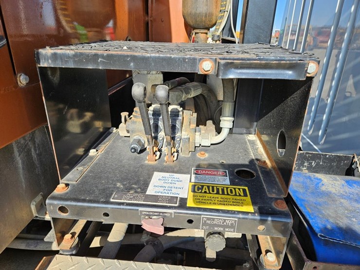 2001-vactor-2100-image-24