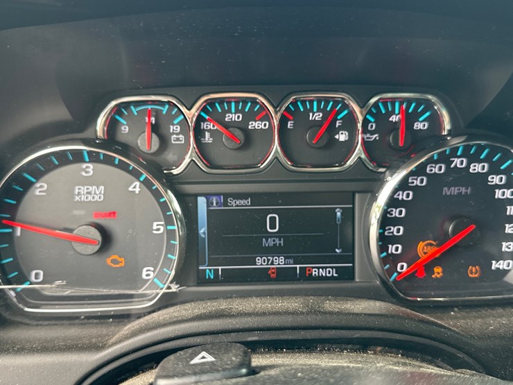2018-chevrolet-tahoe-image-30