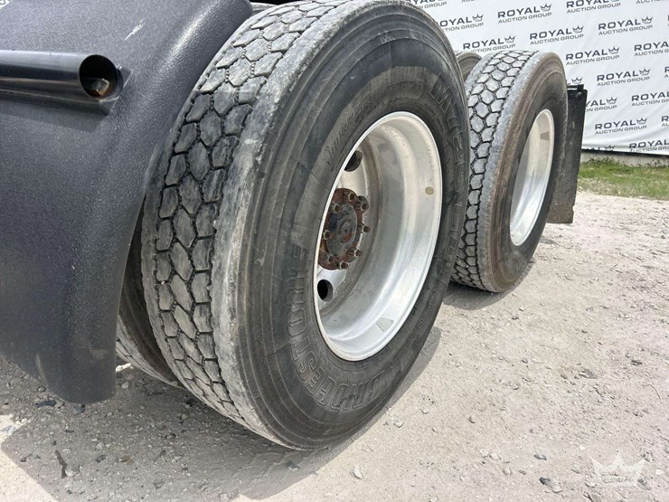 2018-peterbilt-579-image-39