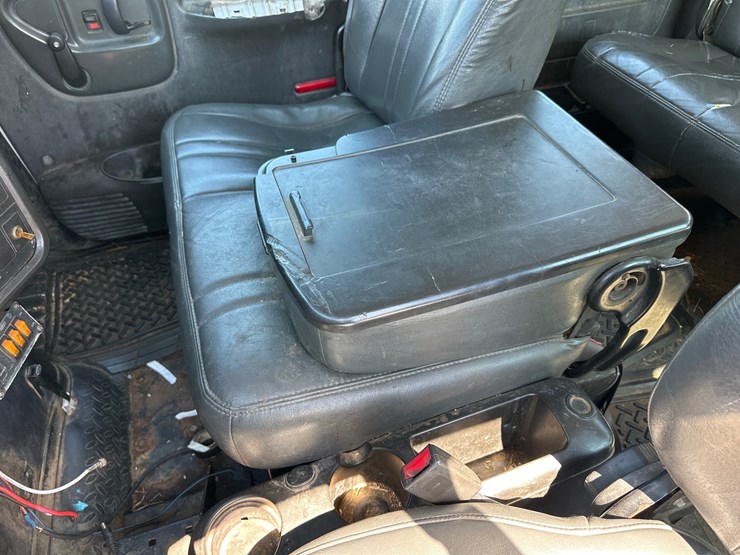 #11-•-2007-chevy-c8500-service-truck-image-51