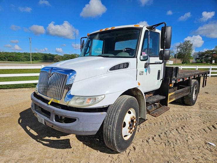 2004-international-durastar-4300-image-1