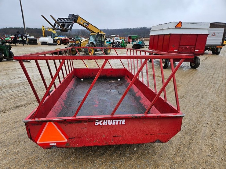 #5118-•-schuete-single-axle-bale-feeder-wagon-image-4
