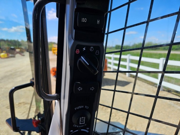 new-holland-l328-image-25