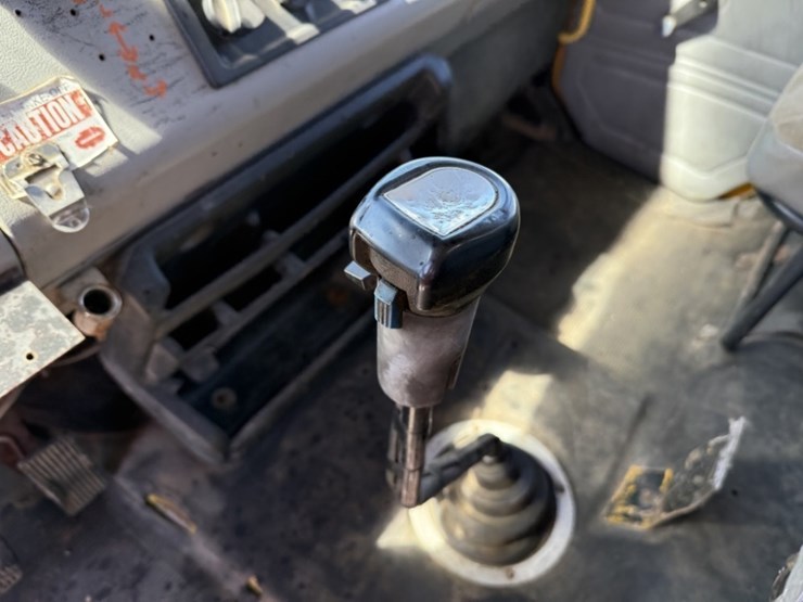 1994-freightliner-fl80-image-28