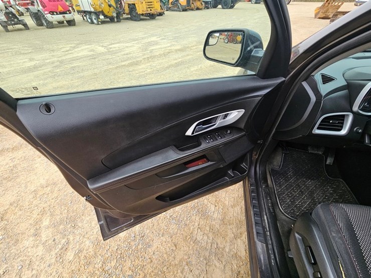 2014-chevrolet-equinox-lt-image-17