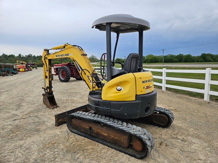 new-holland-e35sr-image-3