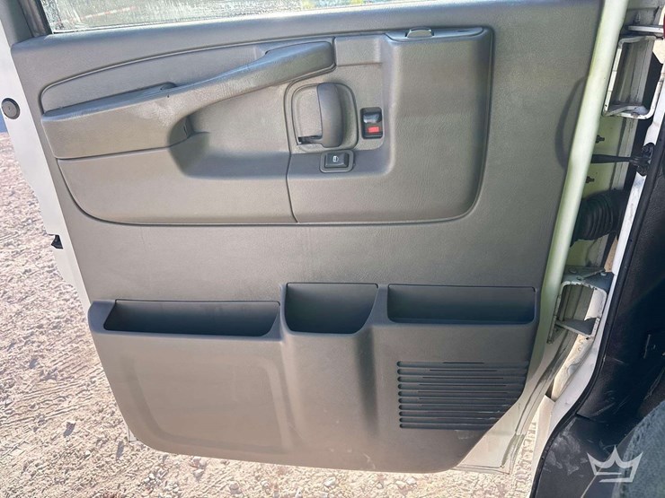 2004-chevrolet-express-3500-image-11