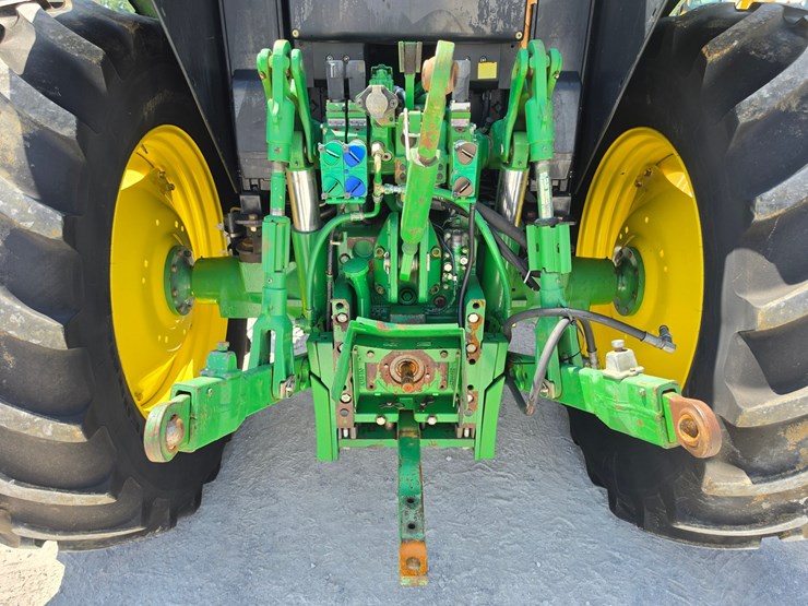 2013-john-deere-6125m-image-18