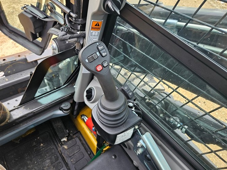 new-holland-l328-image-21