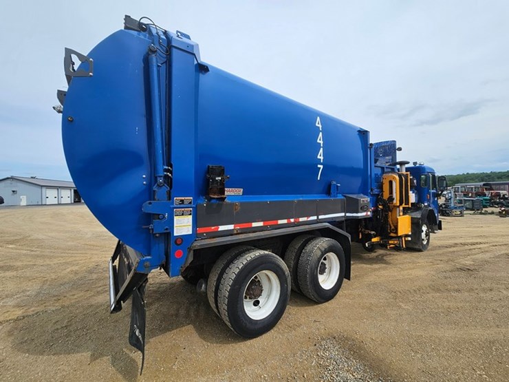 #5222-•-2015-peterbilt-garbage-truck-image-5