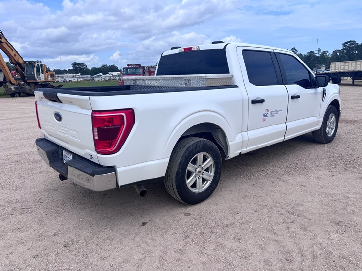 2021-ford-f150-xlt-image-2