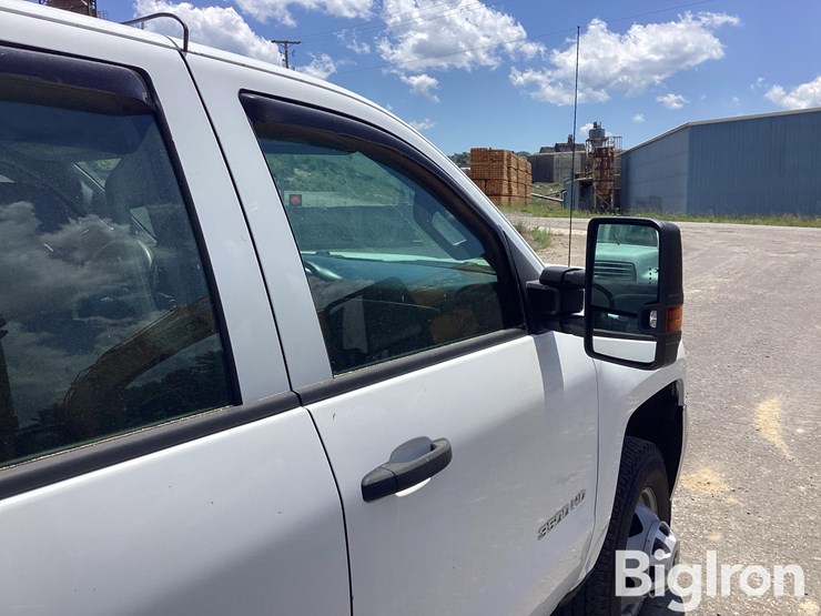2018-chevrolet-silverado-3500-image-17