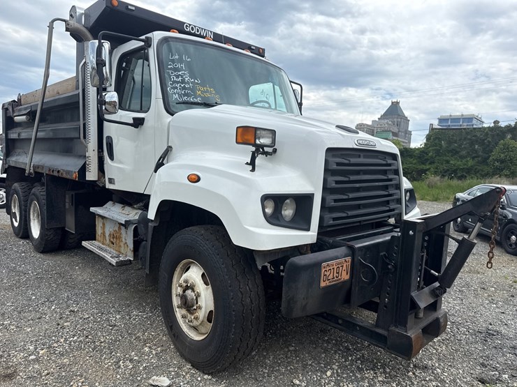 2014-freightliner-114sd-image-1