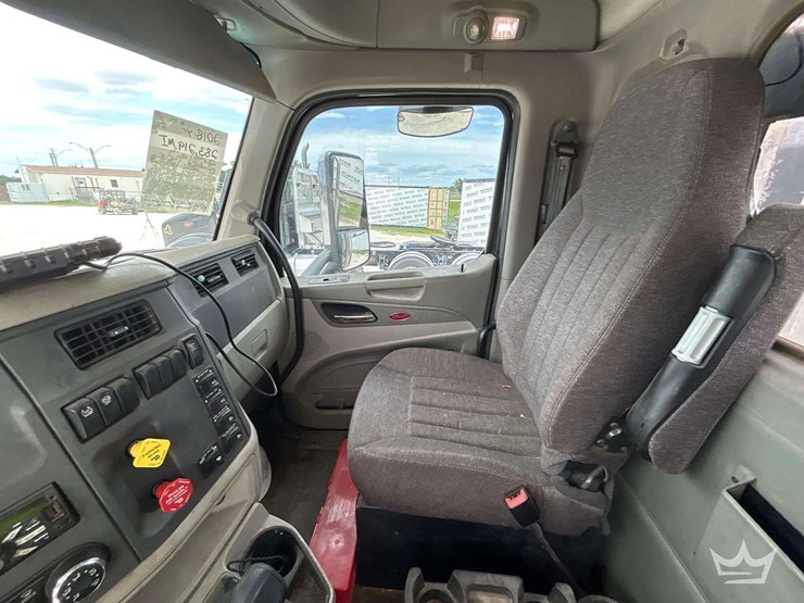 2018-peterbilt-579-image-22