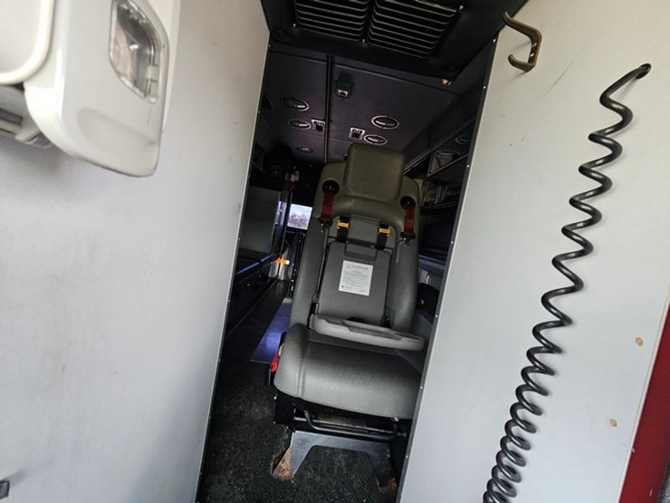 2016-ford-e450-image-79
