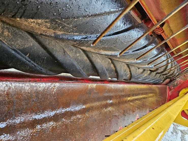 new-holland-1465-image-16
